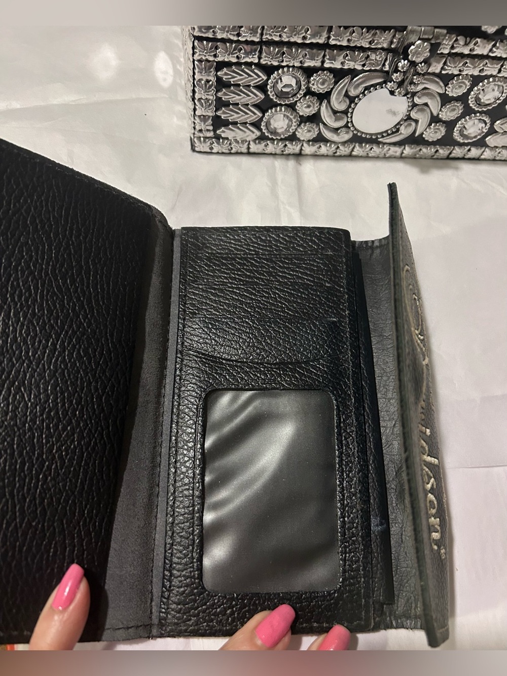 Harley-Davidson Black Leather Wallet with Cream Embroidery - Picture 6 of 11
